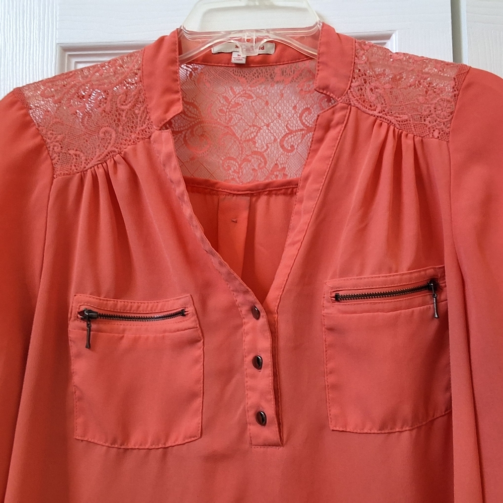 Hollywould, Medium, Woman's Hi/Lo, V Neck Lace Top, Light Peach - Picture 4 of 9